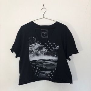 Black comfy t-shirt w cut out in front